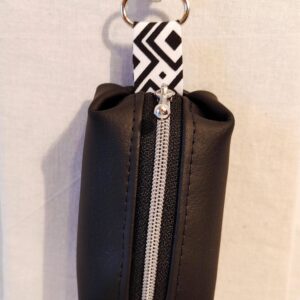 Hundekotbeutelspender Diva, schwarz, Band geometrisch