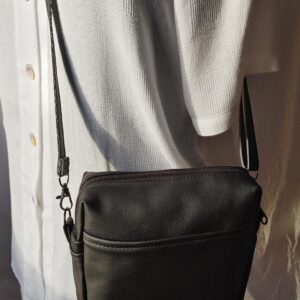 'Go Out'  Tilda schwarz mit Frontfach